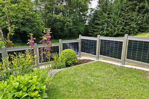  In die Metallkonstruktion integrierte Solarmodule können eine ansprechende Füllung für Zaunanlagen sein. 