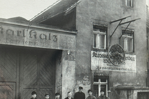 Auf dem Bild die Belegschaft des Schmiedebetriebs Kalz 1950 zu DDR-Zeiten. 