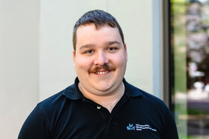  Dominic Feuz absolviert die Weiterbildung zum Techniker HF Metall- und Fassadenbau – ein Diplom-Abschluss. 