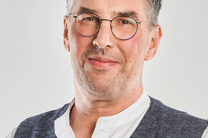  Erik Sobol ist Experte für Automatiktüren. 
