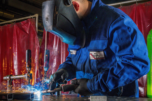  Zugunsten reibungsloser Abläufe beim Schweißen gilt es bei der Inspektion von Schweißtechnik die Vorgaben zum Arbeitsschutz einzuhalten. 