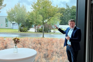  Diese Glasfassade in RC6 mit einer FB7-NS-Verglasung ist ein Highlight im neuen Kompetenzzentrum. Kostenpunkt ca. 35.000 Euro. 