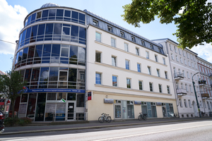  Die Potsdamer Wohnungsgenossenschaft 1956 eG (PWG) steigerte die energetische Effizienz ihres Verwaltungsgebäudes mit Sonnenschutz. 