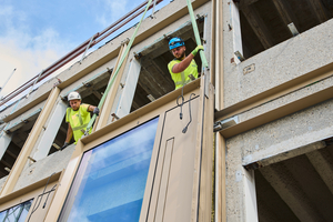  Abschließend wurde die neue Elementfassade auf Basis der Wicona Wictec EL – hergestellt aus Hydro Circal 75R – am Gebäude montiert. 