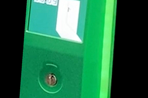  Der grün leuchtende LED-Ring zeigt an, dass die Tür nicht elektrisch verriegelt ist. 