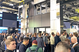  Vom ersten Tag an war der Messestand von Schüco gut besucht. 