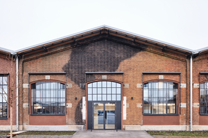  Die Sichtklinker-Fassaden des Baus aus dem Jahr 1906 blieben ebenso erhalten wie die charakteristischen Industrieverglasungen. 