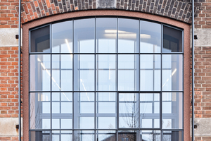  Die Geometrie der Rundbogenfenster, die für Industriebauten Anfang des 20. ­Jahrhunderts charakteristisch sind, blieb erhalten. 