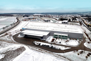  Mit gutem Beispiel voran: Die neue Versandhalle von EWM-Stahl-Service am Standort Treuen wurde mit XCarb Stahl gebaut. 