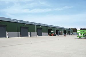  Sektionaltore ALR 67 Thermo bieten eine einfache Bedienung für Gewerbe-, Lagerhallen und landwirtschaftliche Gebäude. 
