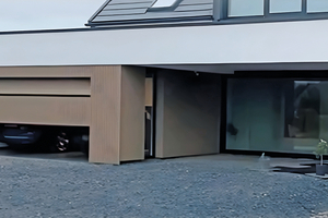  ...erst wenn die Paneele des Sektionaltors unter die Garagendecke gefahren werden... 