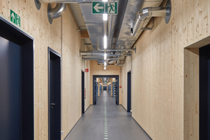  Auch in den Innenräumen wurden verzinkte Bauteile als Architektursprache genutzt. 