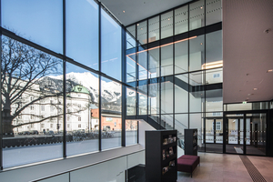  Das Haus der Musik in Innsbruck gehört zu den Vorzeigefassaden mit großformatigen Glasscheiben. 