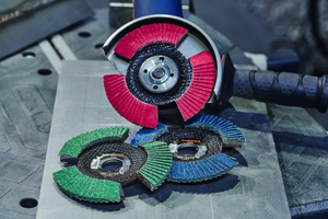  Sind Werkstoff, Winkelschleifer und Schleifscheibe auf einander abgestimmt, lassen sich für Qualität, Arbeitsaufwand und Materialkosten optimale Werte erzielen. 