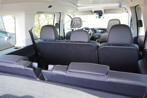  Mit sieben Sitzplätzen und langem Radstand (Maxi) erweist sich der Caddy V als geräumiges Handwerkerfahrzeug.  