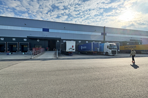  Das Logistikzentrum in Changé mit einer Fläche von 20.000 m² wird von ca. 40 Mitarbeitern betrieben. Im Umfeld gibt es Bauflächen für den Ausbau des französischen Standorts. 
