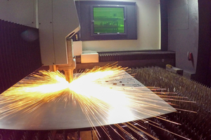  Mit einer Laserleistung von 6 kW sorgt der 2D-Faserlaser für höchste Präzision und ermöglicht exakte Zuschnitte von Stahl bis 25 mm sowie von Edelstahl und Aluminium bis 15 mm Materialstärke. 