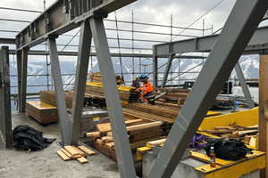  Bei den Stahlfachwerken wurde der Fachwerkuntergurt in die Betonkragplatte einbetoniert. 