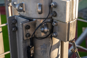  Die SensorBolts messen Vorspannkräfte und Temperatur in Echtzeit und übertragen die Daten sicher in einen Cloudspeicher.  