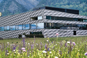  Roider hat seine Ideen in die Architektur des Betriebsgebäudes einfließen lassen. Die Zentrale von Merkle Metallbau steht in Trimmis in Graubünden. 