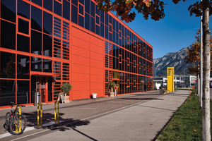  Das Drehflügeltor für das Innovationszentrum InnoQube in Chur wurde von Merkle Metallbau konzipiert, gebaut und montiert. 