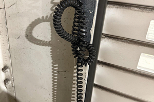  Ein verknotetes Spiralkabel. 