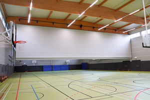  Für die Sporthalle in Stuttgart-Feuerbach wurde das Modell „Flexolution“ von Neptunus verbaut. 