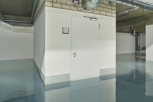  Die 1-flügligen Stahl-Objekttüren D65 OD und H3 OD von Hörmann sind optional hochwasserbeständig bis 900&nbsp;mm Wasserstand. 