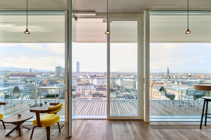  die Rundumverglasungen mit raumhohen Türen bieten einen fantastischen Ausblick. 