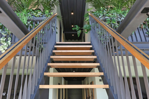  Die Stahlhäuser werden von Partnerunternehmen des Architekten in vier Monaten gebaut. 