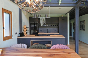  Auf tragende Innenwände kann bei der Konstruktion verzichtet werden, sodass sich die Räume bei einer Umnutzung einfach umgestalten lassen. 