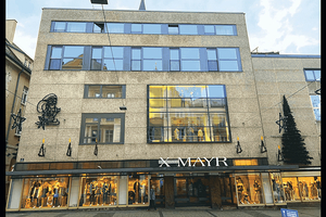  Referenz für einen Fensteraustausch zugunsten von Energieeffizienz und Sonnenschutz beim Haus der Mode Xaver Mayr in Ingolstadt. 