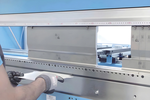  Die Abkantpresse bietet Funktionen, die für den Fassadenbau interessant sind. 