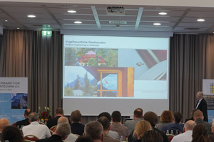  Bislang gibt es allein im Bundesland Hessen konkrete Gesetzesvorgaben zur Vermeidung von Vogelschlag an Fassaden und Glaskonstruktionen. 