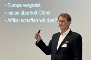  Christophe Braouet widmete sich den schwächelnden Bauwirtschaft in Deutschland und gab einen Ausblick auf den globalen Wandel der Wirtschaftskräfte. 