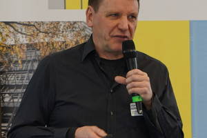  Dipl.-Ing. Thorsten Kühn vom Helmholtz-Zentrum Berlin wies auf die nachhaltigen Faktoren einer bauwerksintegrierten Photo­voltaikanlage hin. 