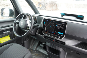  Das Cockpit ist übersichtlich gestaltet. Das große LED Touch-Display birgt viele Informationen. Die Sprachsteuerung IDA ist komfortabel. 