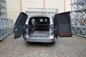  Zwei Europlatten quer haben hintereinander Platz im ID.BUZZ. 