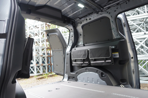  Der Laderaum des ID.Buzz Cargo pro bietet 3,9 m³ Ladevolumen, einen Universalboden mit Verzurrösen und gut 600 kg Nutzlast.  