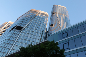  Die Komplexität des Ensembles in Verbindung mit seiner offen gestalteten Architektur stellte an den Brandschutz höchste Anforderungen. 