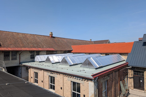  Durch den optimierten Lichteintrag entsteht im Inneren eine gleichmäßige, blendfreie Ausleuchtung. 