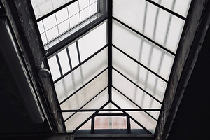  Mit dem integrierten Durchsturzsicherungssystem ID 1200 plus sowie zusätzlichen Ab- und Durchsturzsicherungen EAD LB wurde die Vorgabe der Arbeitsschutzrichtlinie ASR A2.1 erfüllt. 