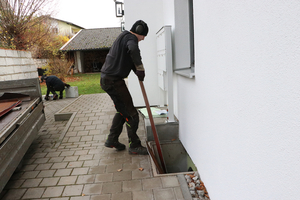  Bei großen Tankanlagen sind drei Mitarbeiter mit der Demontage und drei weitere mit dem Abtransport beschäftigt. 