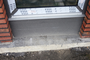  Fertig abgedichteter Fenstersockel mittels FPD. 