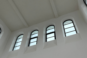  Der Einsatz von Raumluft-, Wind-, Regen- und Außentemperatursensoren ermöglicht eine präzise, automatische Steuerung der natürlichen Lüftung. 