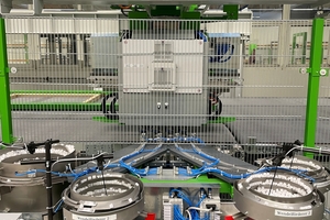  Materialfluss ohne Umwege – an der Klipstankstelle werden die Klipse automatisch bereitgestellt und dem Aggregat kontinuierlich zugeführt.
 