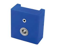  Foppe tüftelt fort-laufend Werkzeuge für eine montagefreundliche Verarbeitung aus. Das Foto zeigt eine Bohrlehre für präzise Abstände sowie das mittige Treffen des Schraubkanals. 