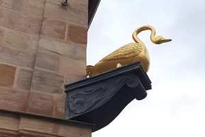  Den goldenen Schwan gestaltete Uwe Weber im Auftrag der Stadt Fürth. 