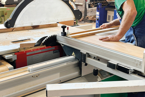  Für die Schreinerei und den Metallbau gibt es separate Räumlichkeiten in der 8.500 m² großen Produktionshalle. 