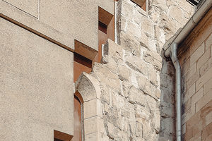  Die Fuge aus Cortenstahl soll die Historie der St. Johanniskirche für die Besucher anschaulich machen. 